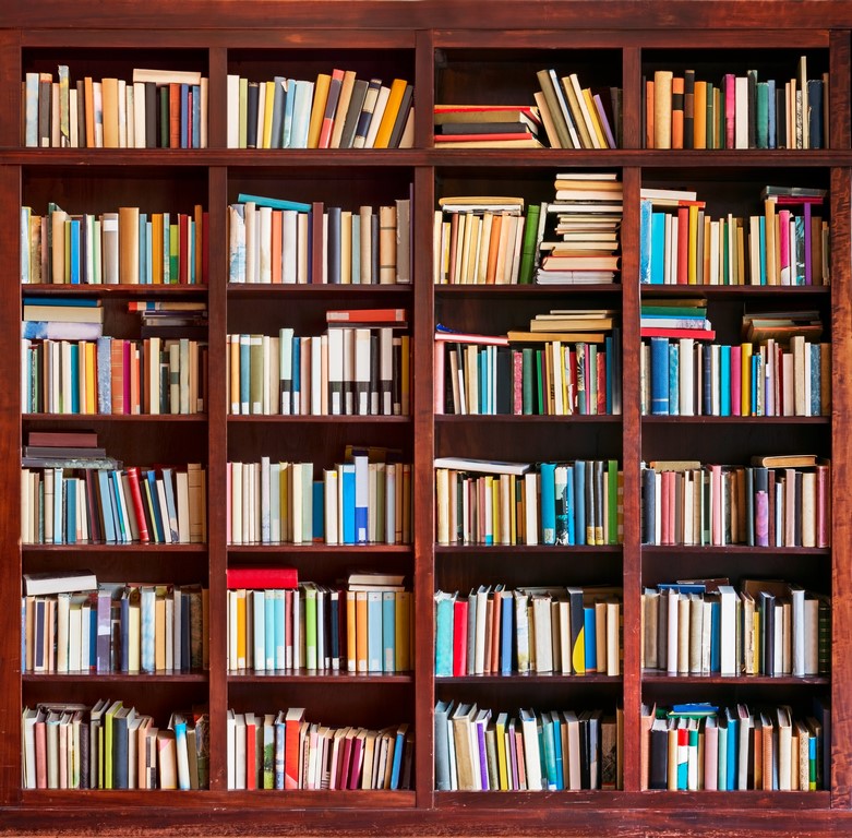 Книжный шкаф